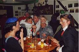 Speller Joop im Gespr�ch mit den Gastgebern